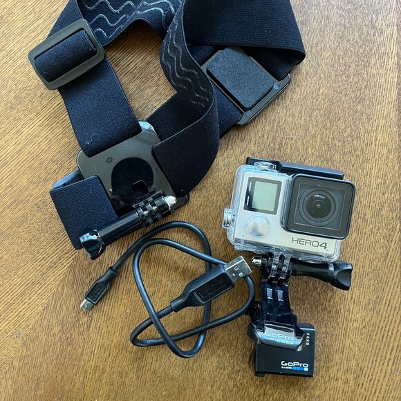 GoPro Hero 4 with case, head mount and extra battery - Picture 1 of 2